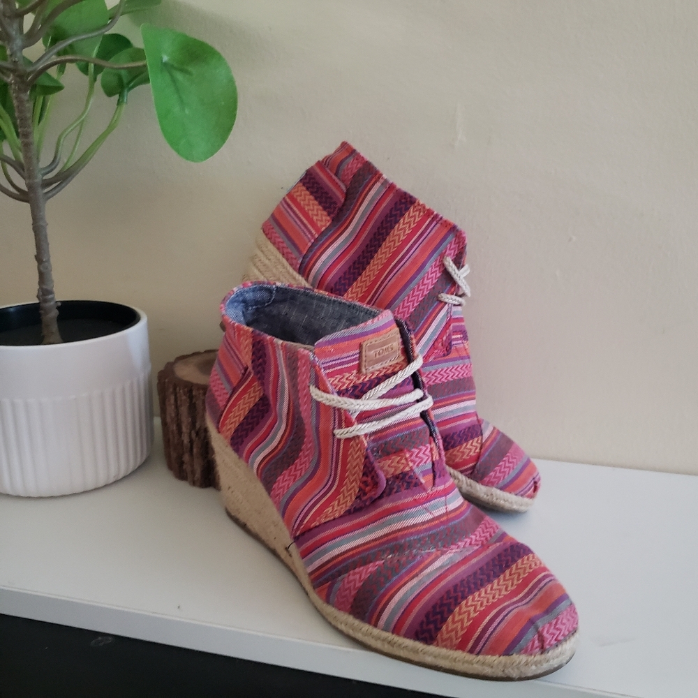 TOMS Laced Wedge Multi Print Ankle Boots - Womens 9